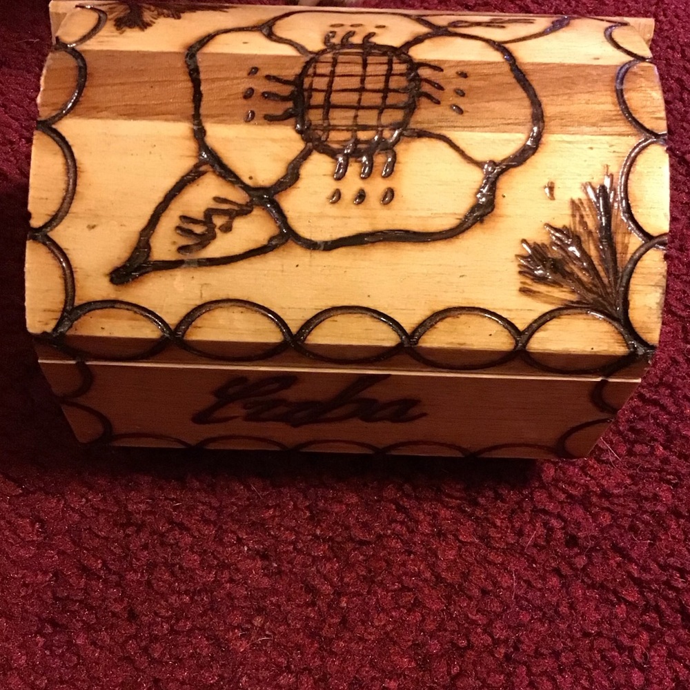 CUBA HAND CARVED FLOWER WOODEN KEEPSAKE TRINKET BOX EUC HANDCRAFTED